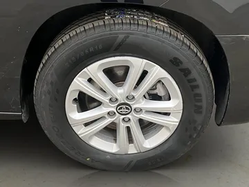 Car image 29