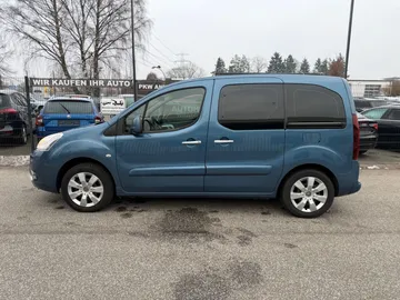 Car image 32