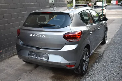 Car image 3