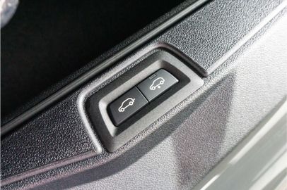 Car image 37