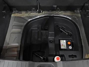 Car image 32