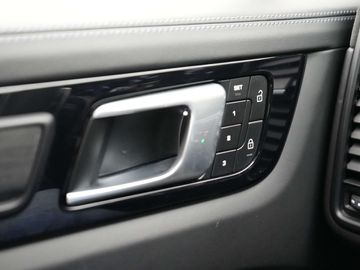 Car image 36