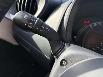 Car image 29