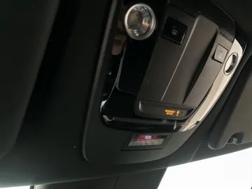 Car image 36