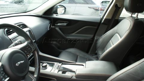 Car image 30