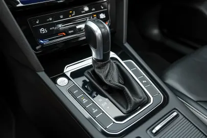 Car image 40