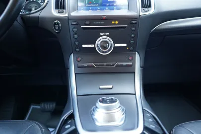 Car image 25