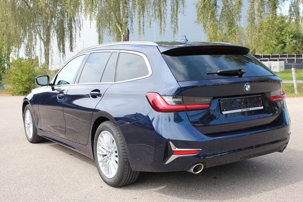 BMW 330i Touring xDrive Luxury Line 190 kW image number 2