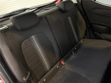 Car image 32