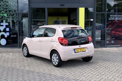 Car image 4