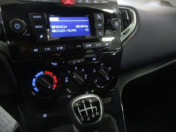 Car image 14