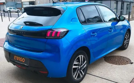 Car image 4