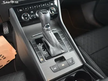 Car image 28