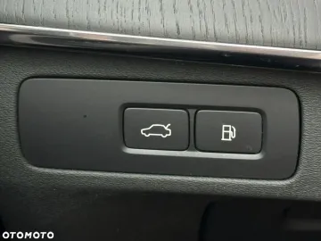 Car image 38