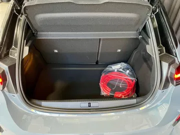 Car image 30