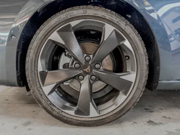 Car image 27