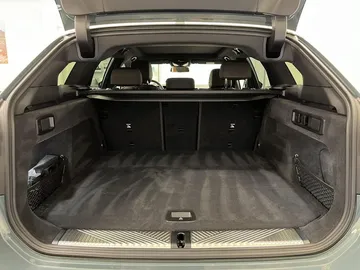 Car image 34