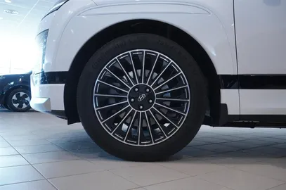 Car image 11