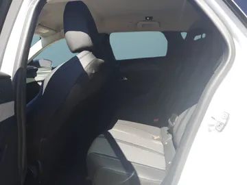 Car image 28