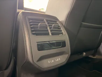 Car image 32