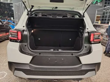Car image 29