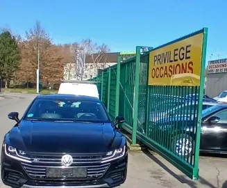 Car image 2