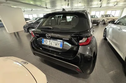 Car image 4