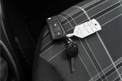 Car image 27