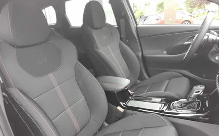 Car image 17