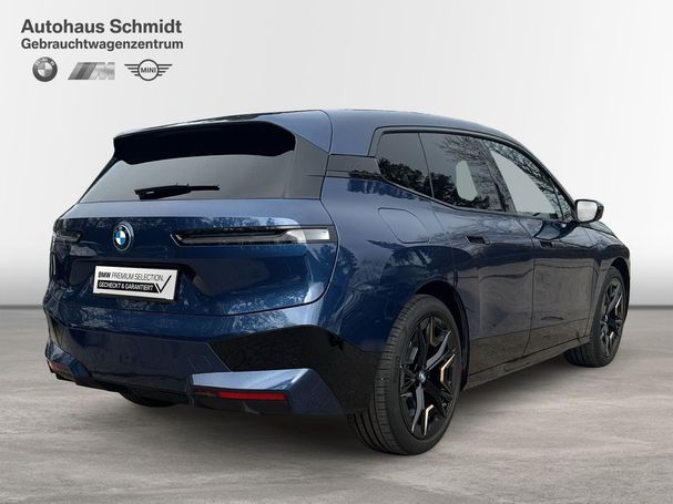 BMW iX xDrive50 385 kW image number 3