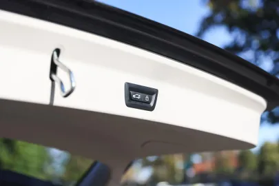 Car image 39