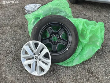 Car image 25