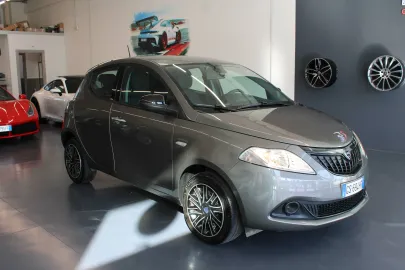 Car image 2