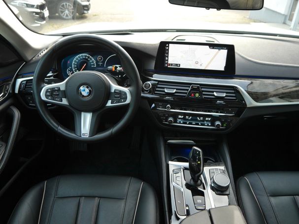 BMW 540i Luxury Line 250 kW image number 12