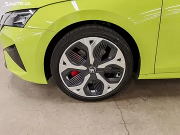 Car image 32