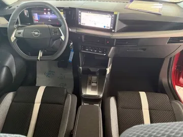 Car image 19