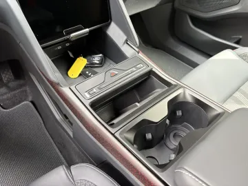 Car image 33