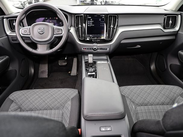 Volvo XC60 B4 Core 145 kW image number 3