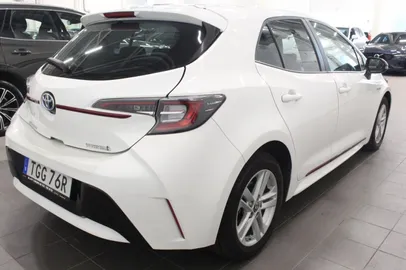 Car image 3