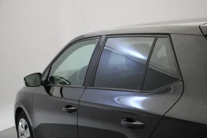 Car image 26