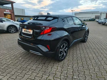 Car image 4