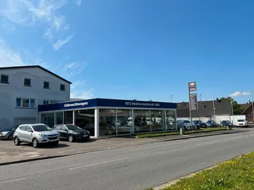Car image 26