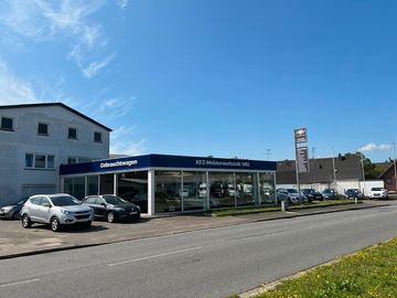 Car image 27