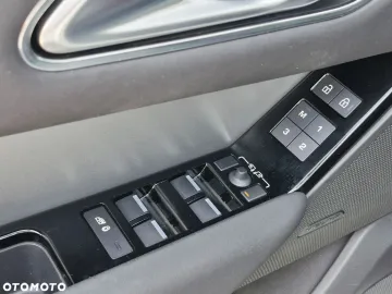 Car image 40