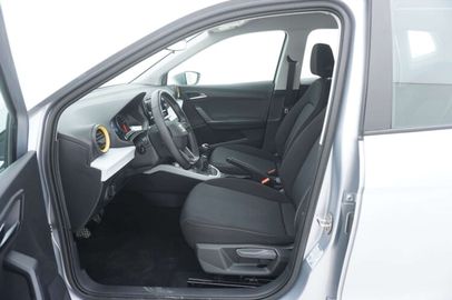 Car image 10