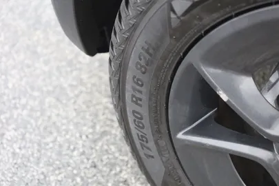 Car image 28