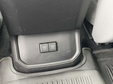 Car image 37