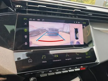 Car image 30