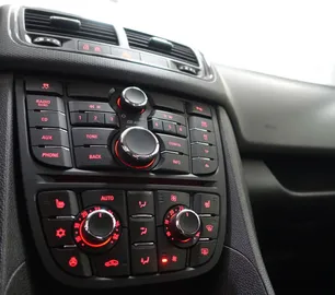 Car image 25