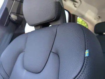 Car image 26